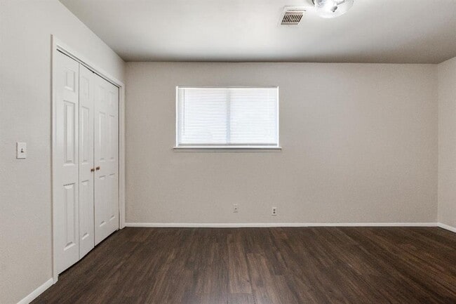 Building Photo - 9777 Hefner Village Blvd