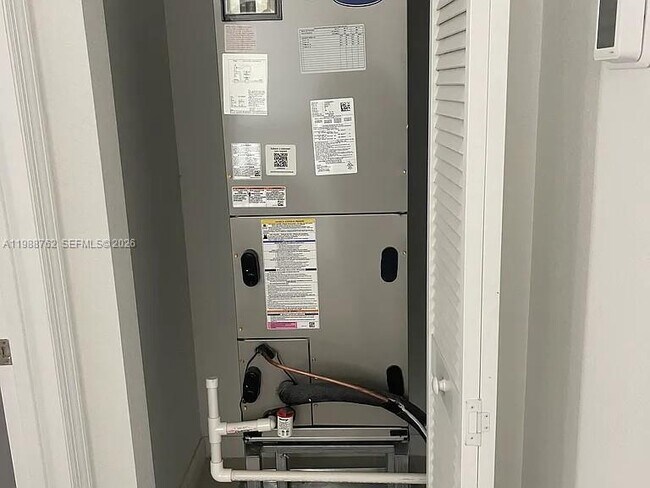 Building Photo - 728 SE 14th Ct