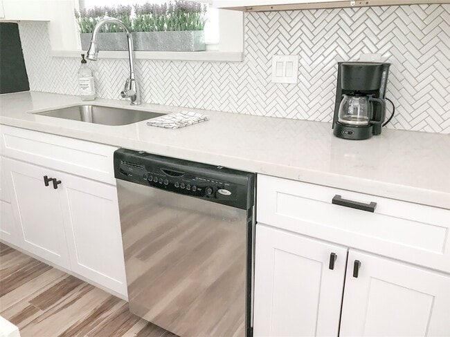 Building Photo - 5 Sandlily Ct