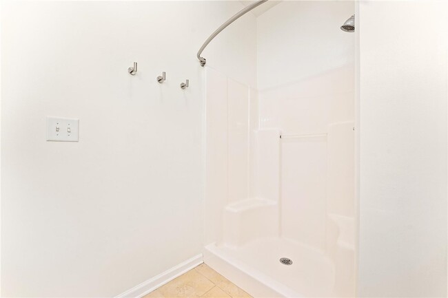 Building Photo - 307 Willow Brook Ln