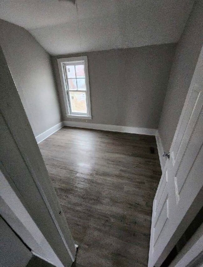 Building Photo - 3 bed 1 bath