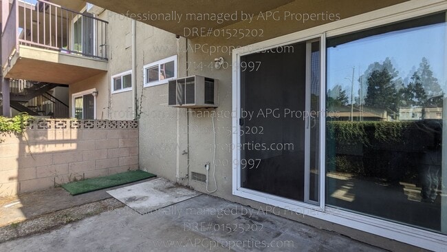 Building Photo - 1850 W Greenleaf Ave