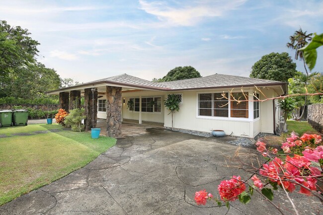 Building Photo - Executive Kahala Home with detached Cottage