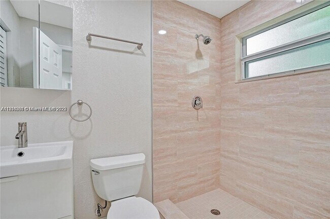 Building Photo - 9457 SW 52nd Ct