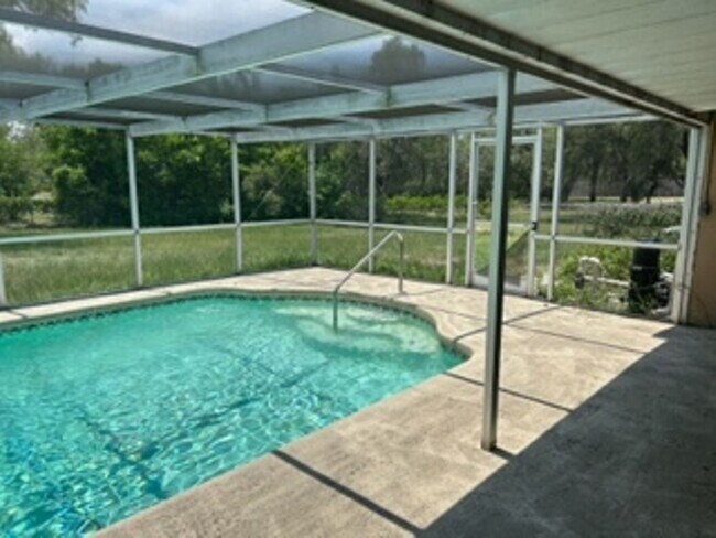 Building Photo - Large  3 bedroom, 2 bath pool home.