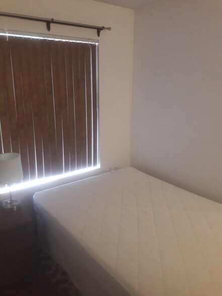 Building Photo - 2339 Lillyvale Ave