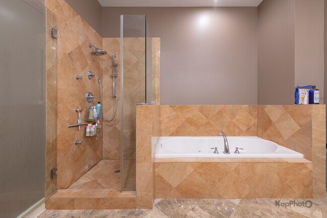 Building Photo - 1148 W Monroe St