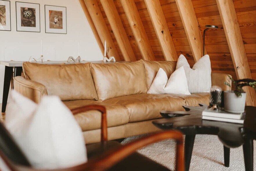 Building Photo - 503 NW D St