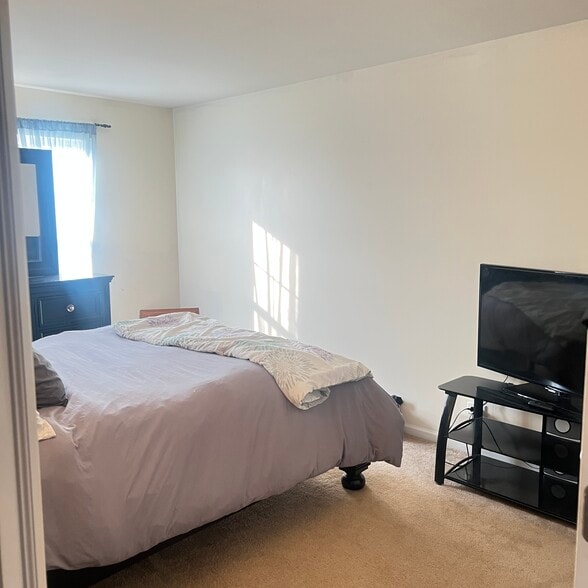 Building Photo - 659 Arbor Cir