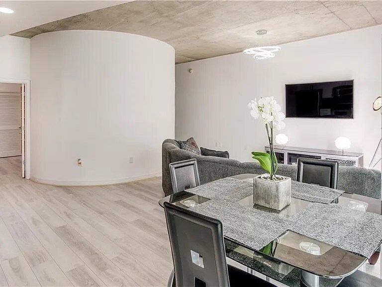 Building Photo - 943 Peachtree St NE