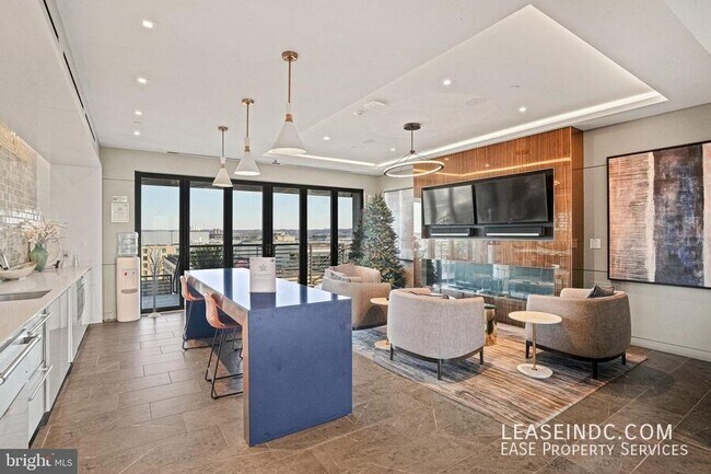 Building Photo - 1211 Van St SE