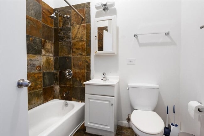 Building Photo - 2758 W Fullerton Ave