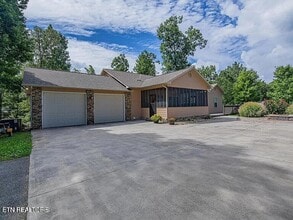 Building Photo - 306 White Cap Ln