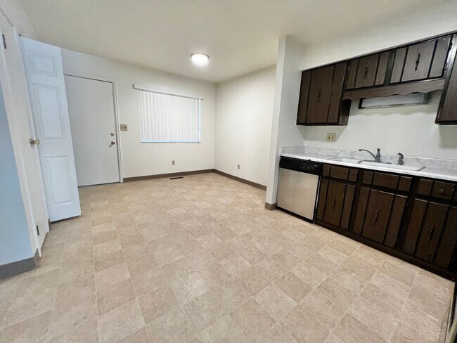 Building Photo - 3 bed, 1 bath Duplex in West Fort Collins