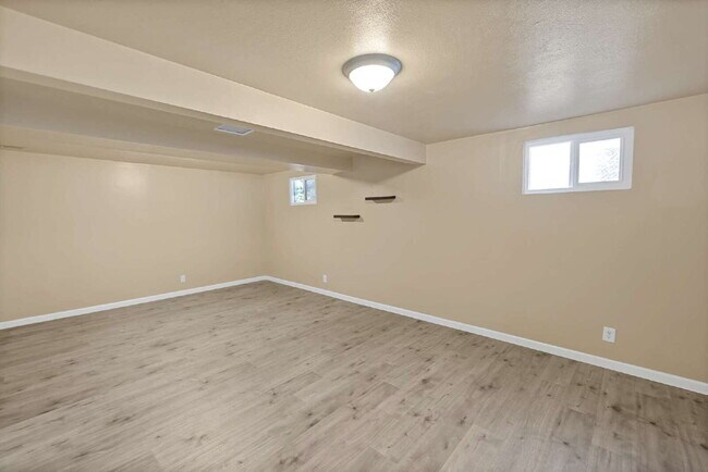 Building Photo - 3-Bedroom with A Flex Room Multi-Level Home with Fresh Paint, Refreshed Deck, and Multiple Living...