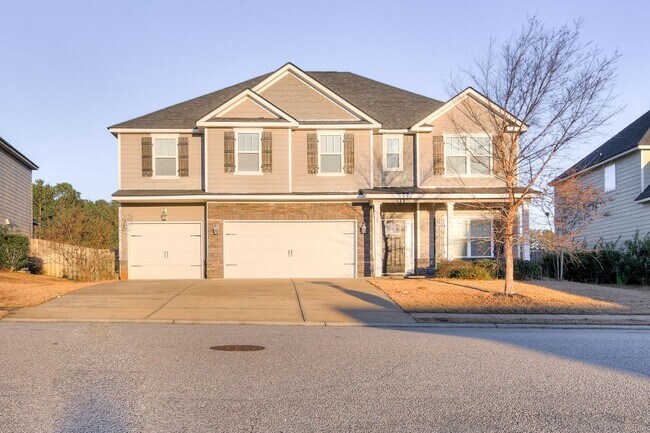 Primary Photo - Large House in Grovetown!
