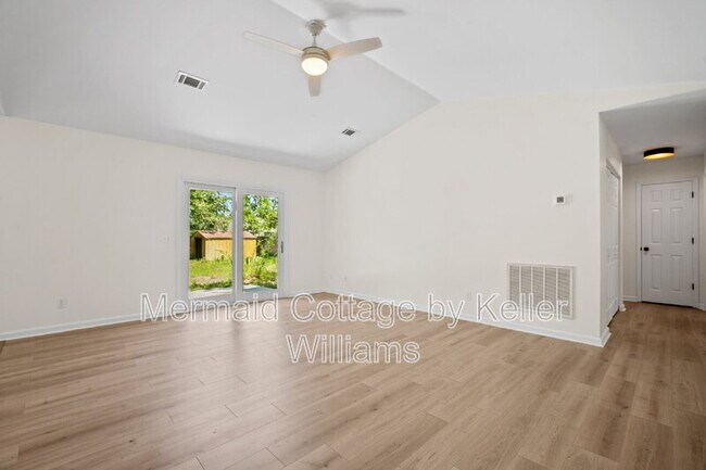 Building Photo - 7 Grandiflora Ln