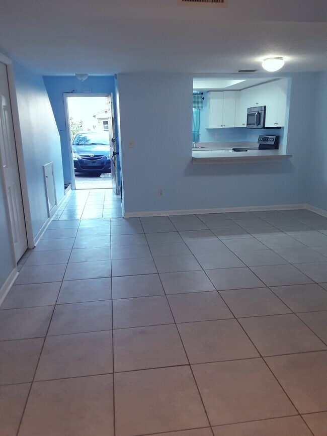 Open bar kitchen area into Living - 148 Douglas Rd W