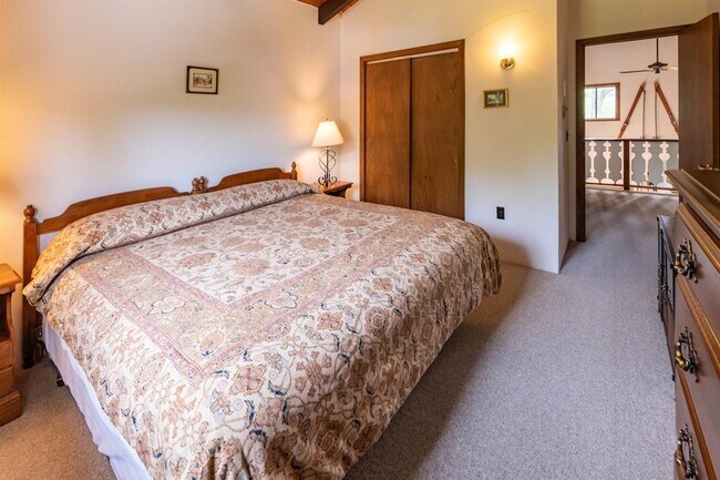 Building Photo - 18 Bunker Ln