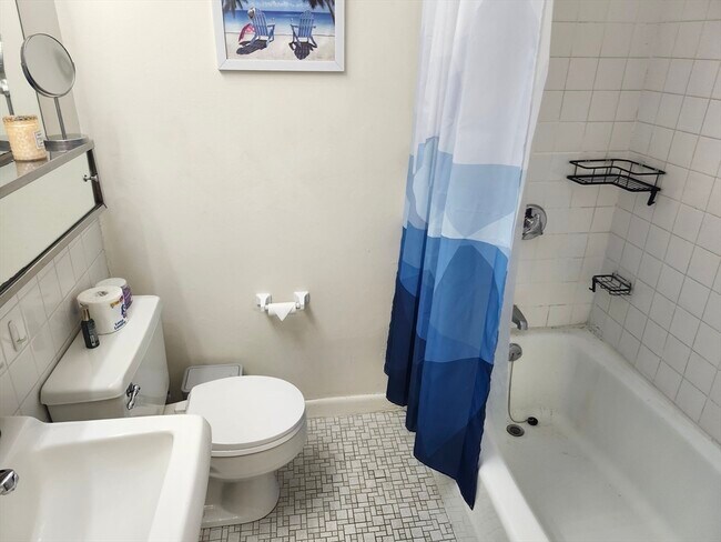 Building Photo - 1643 Cambridge St