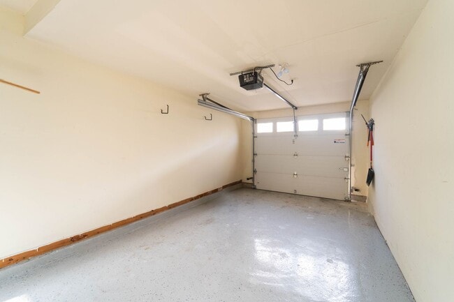 Building Photo - 1553 Templeton Pl