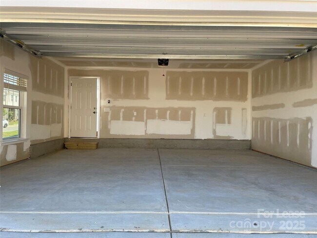 Building Photo - 403 Wescott St