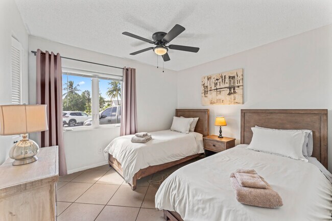 Building Photo - 8745 Sol Terrace