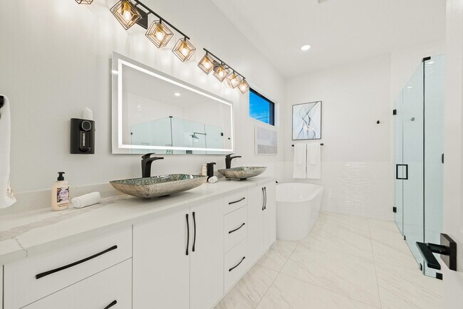 Building Photo - 3611 Gulfstream Pkwy
