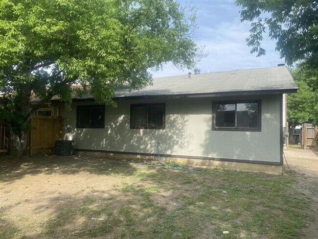 Building Photo - 1407 Churing Dr