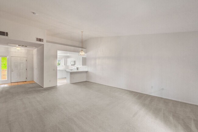 Building Photo - Great 2 bedroom 2 bathroom condo in gated community in Summerlin!