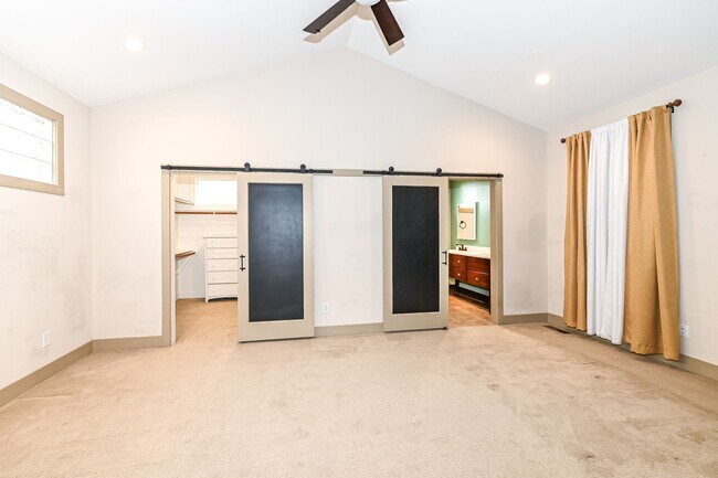 Building Photo - 1515 Olive St