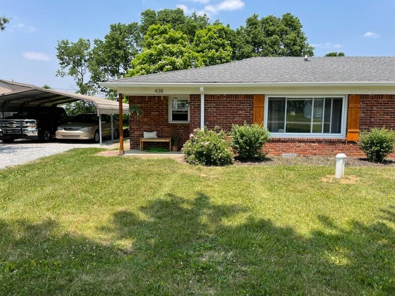 Primary Photo - 438 Cedar Glen Dr
