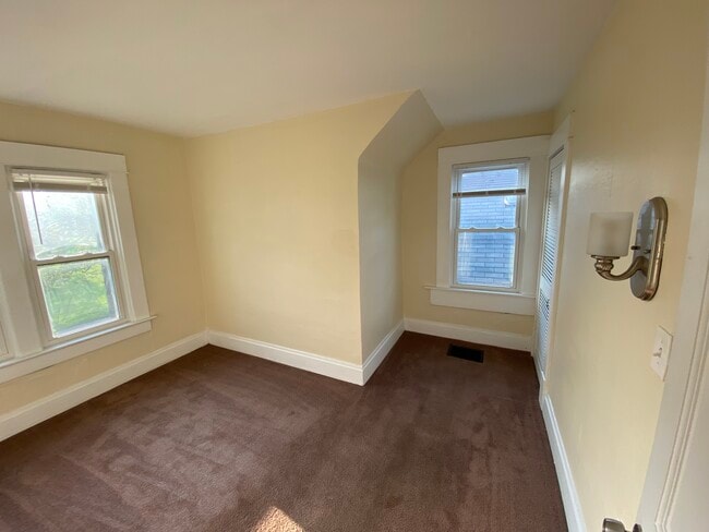 Building Photo - 271 Gift St.