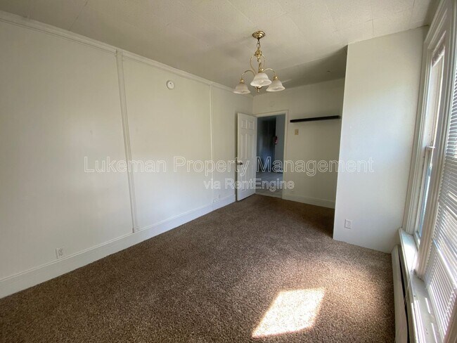 Building Photo - 431 W Vine St