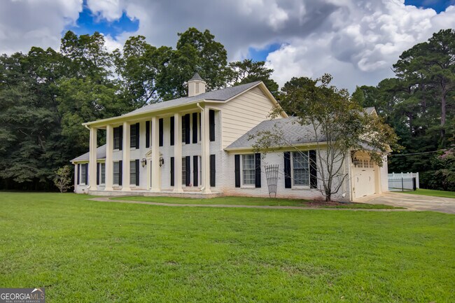 Building Photo - 217 S Sandy Creek Rd
