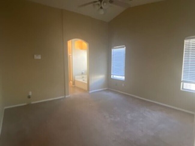 Building Photo - BEAUTIFUL SINGLE LEVEL 3 BEDROOM HOME IN PRIME GILBERT LOCATION.