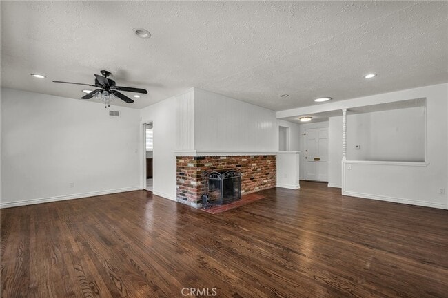 Building Photo - 6139 Tampa Ave