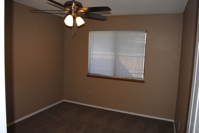 Building Photo - 9400 Huntsman Oak Ct
