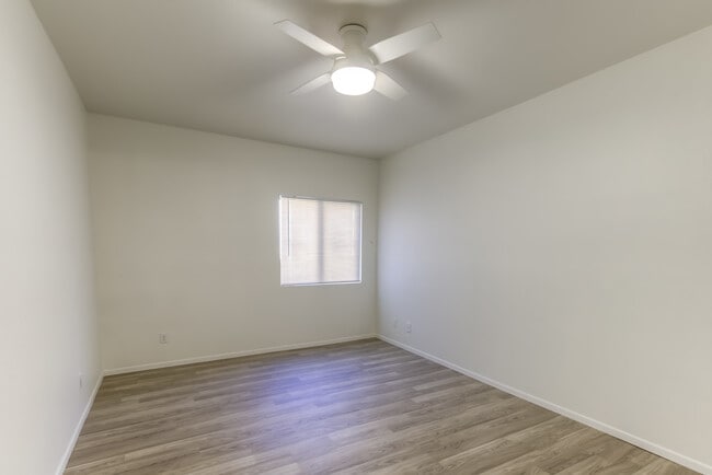 Building Photo - 5500 N Valley View Rd