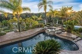 Building Photo - 2440 Los Alisos Dr