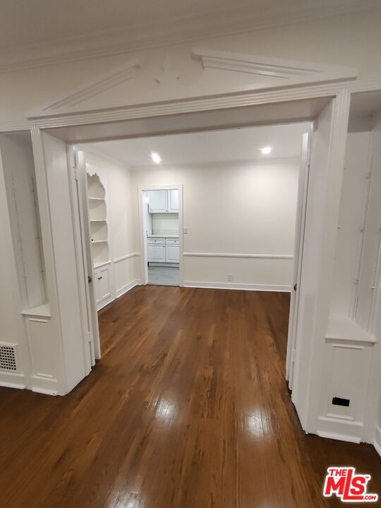 Primary Photo - 750 N St Andrews Pl