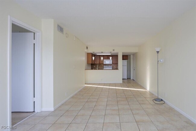 Building Photo - 2885 Palm Beach Blvd