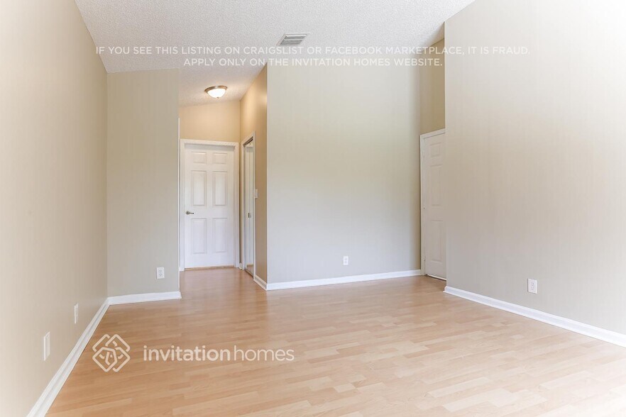 Building Photo - 1401 Banyan Cir