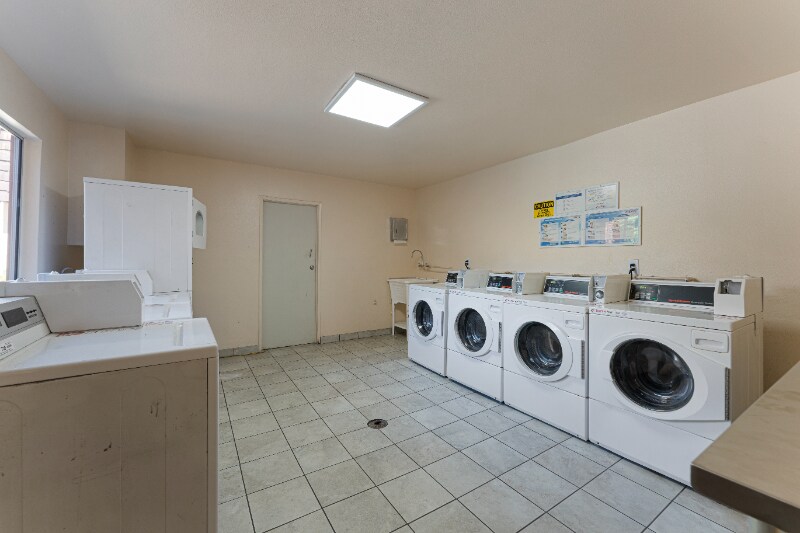 Building Photo - 5414 Newcastle Ave