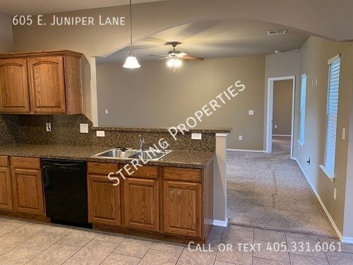 Building Photo - 605 E Juniper Ln
