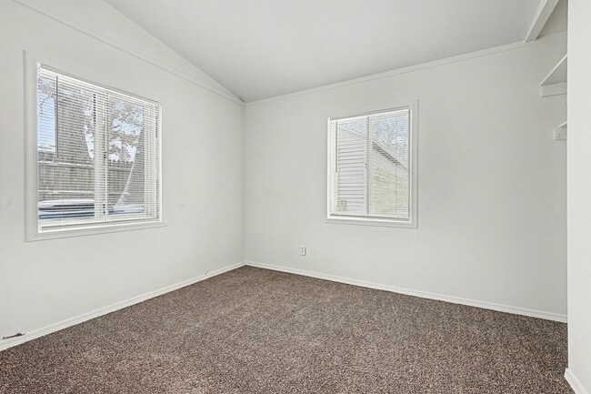 Building Photo - 2423 Sonora St