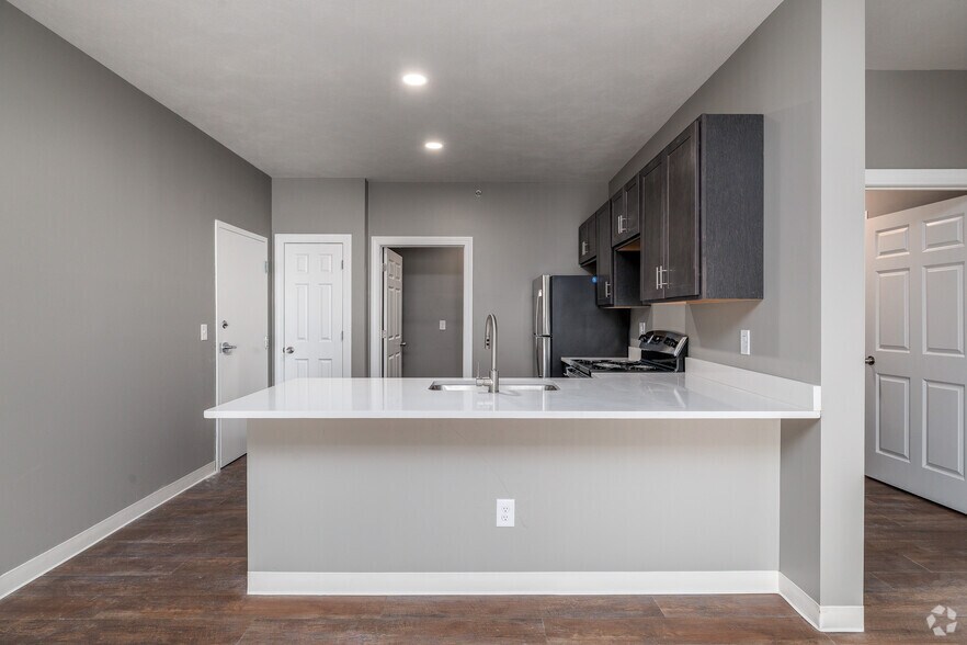 2BR, 2BA - 1,100SF - Dining Area - Brolex Living at Plank Road
