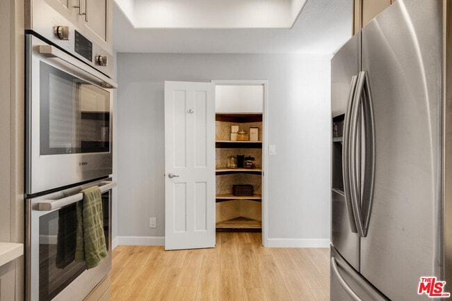 Building Photo - 8642 Gregory Wy