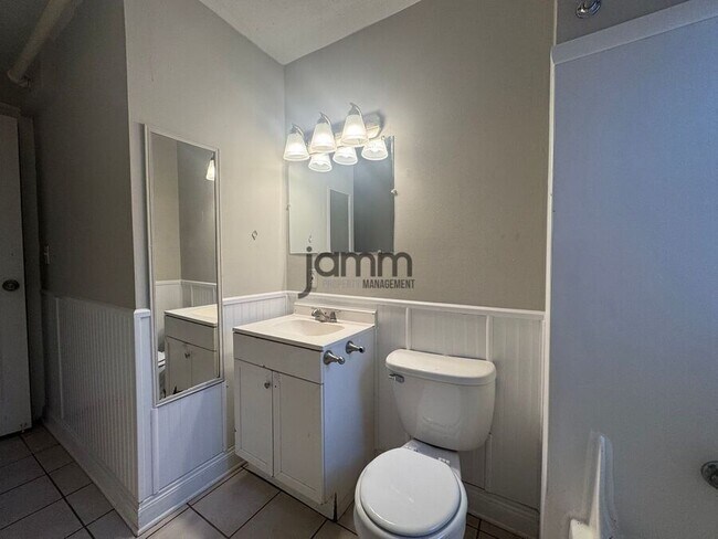 Building Photo - 2773 Hampshire-Unit 3