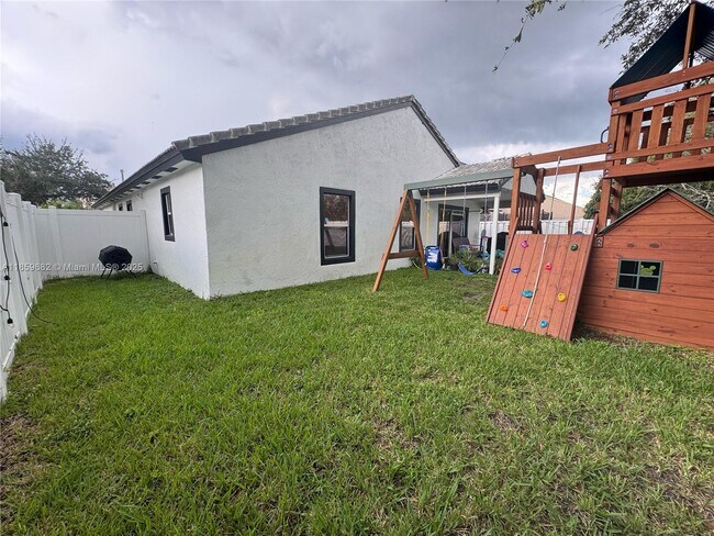 Building Photo - 1642 NW 143rd Way